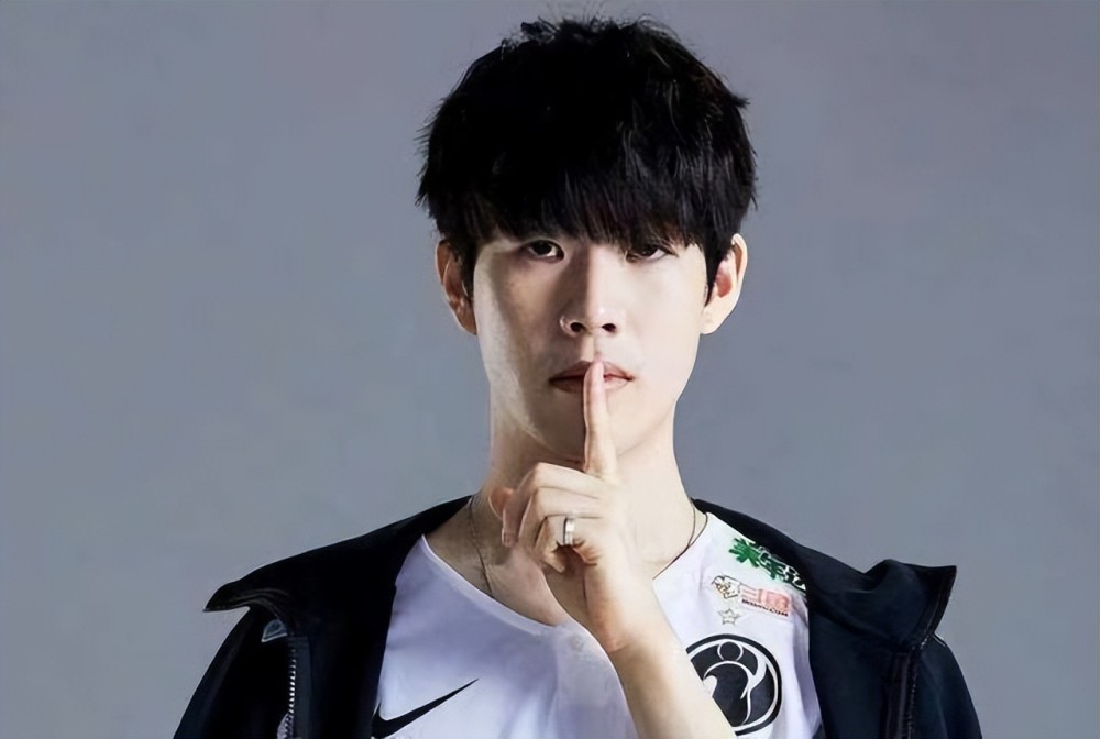 无可撼动的 无可撼动的