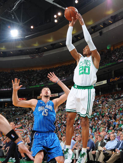 迫使澳大利 迫使澳大利